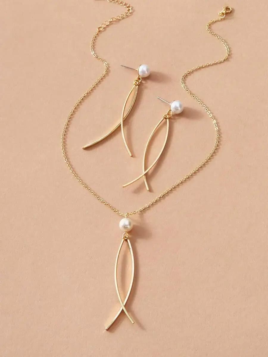 Set di gioielli da donna con orecchini pendenti geometrici e perle finte e collana