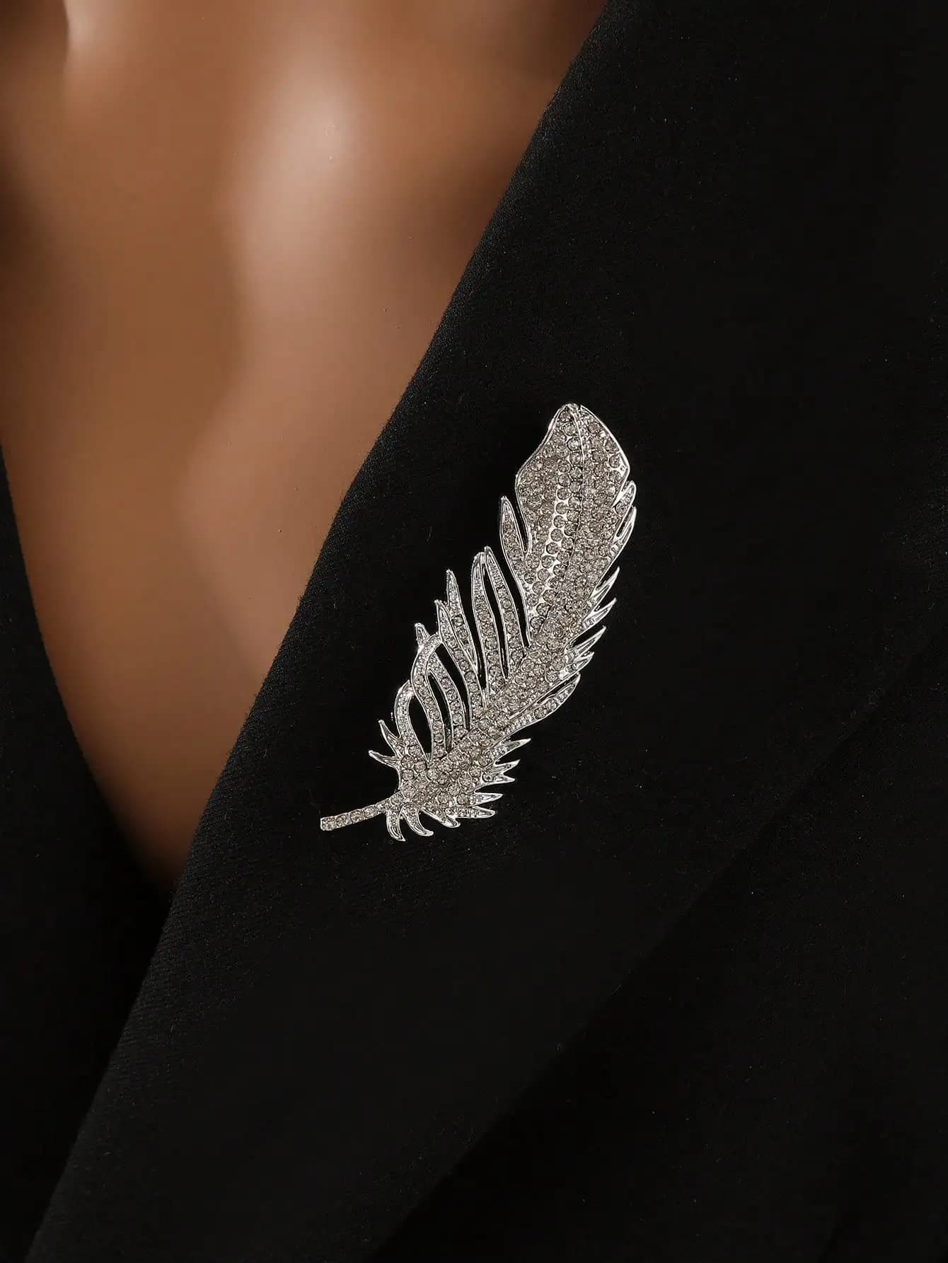 1pc Retro Leaf Pattern Bohemian Style Elegant Zinc Alloy Feather Angel Wings Brooch For Women, Suit/Coat Decor Accessory Dress Accessories Pin For Clothes Bag Charm School Office Accessories Shirts Jacket Jewelry Christmas Halloween Clothes Pin Funny Cute