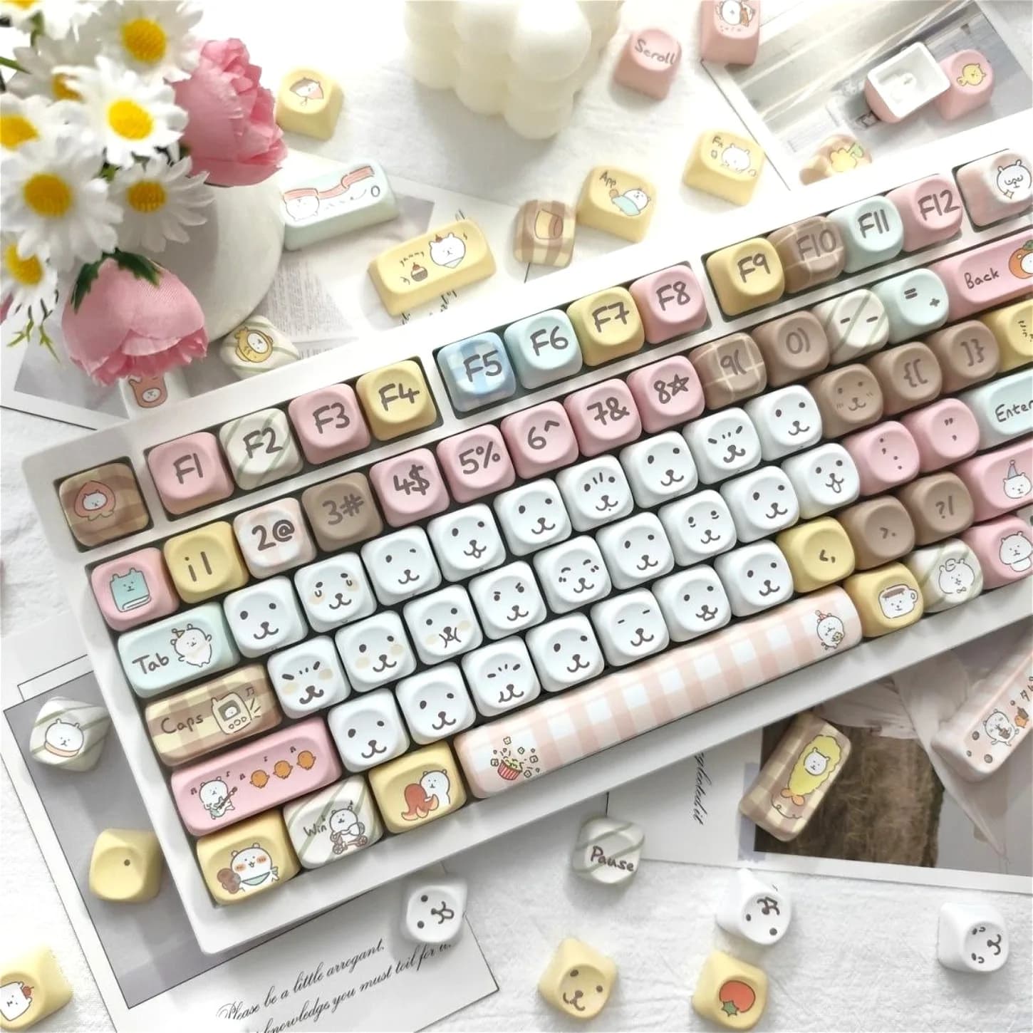 Simpatici Keycaps PBT a Forma di Orso Autodeprecianti, Profilo MOA, 121 Tasti Compatibili con Tastiere Meccaniche 61/68/87/98/108