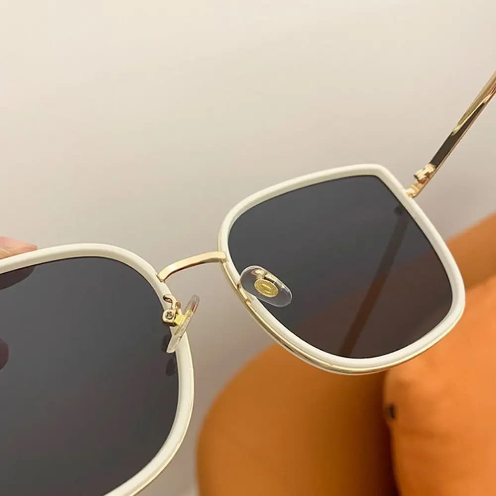 Occhiali da Sole Oversize Quadrati alla Moda, Lenti UV400, Montatura in Metallo, Occhiali da Sole da Spiaggia e Viaggio, Occhiali Streetwear per Donne