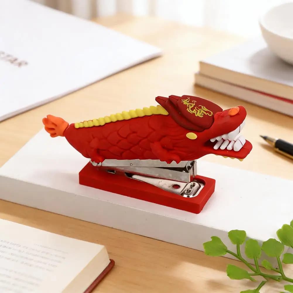 Mini Cucitrice Compatta da Scrivania con Rimuovi Graffette, Cucitrice Portatile a Forma di Drago Kawaii, Accessorio da Ufficio e Scuola