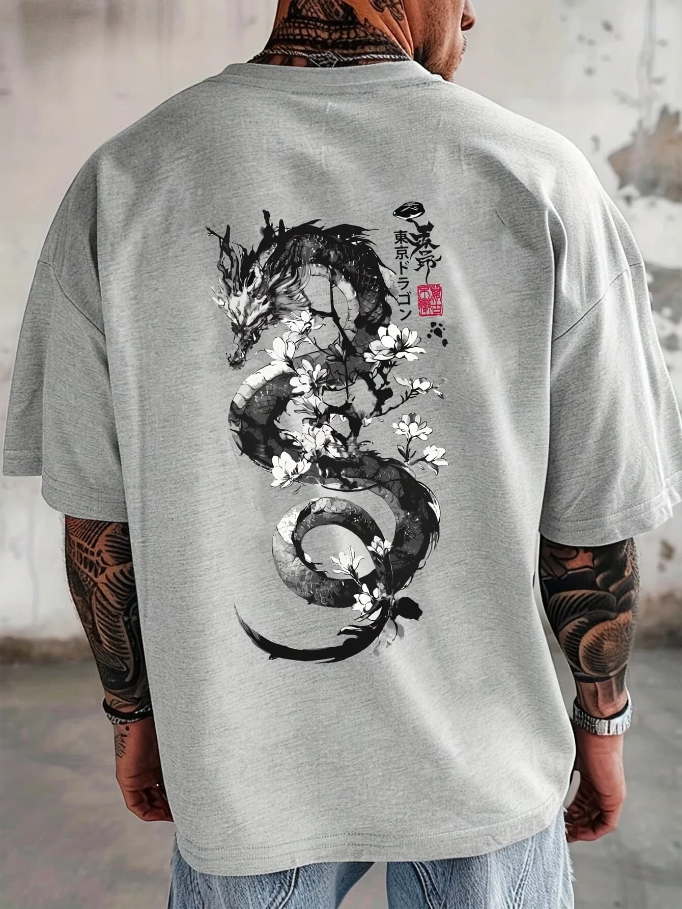 Men's casual t-shirt - Crew neck t-shirt with comfortable fit with print of a floral pattern with Tokyo dragon.