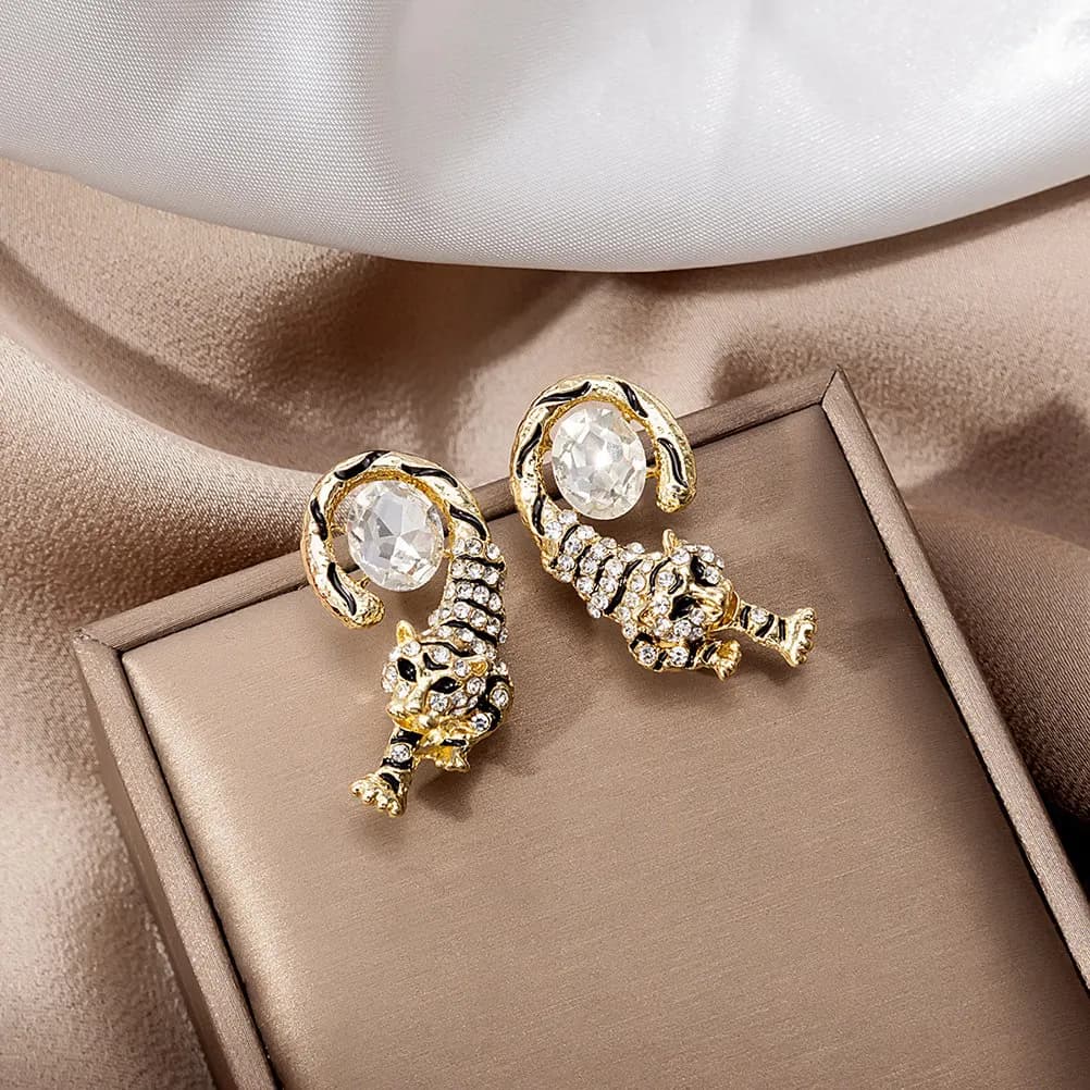 1 paio di orecchini a forma di tigre con strass, orecchini da donna creativi e chic, gioielli per le orecchie in lega leggera, decorazione regalo di compleanno