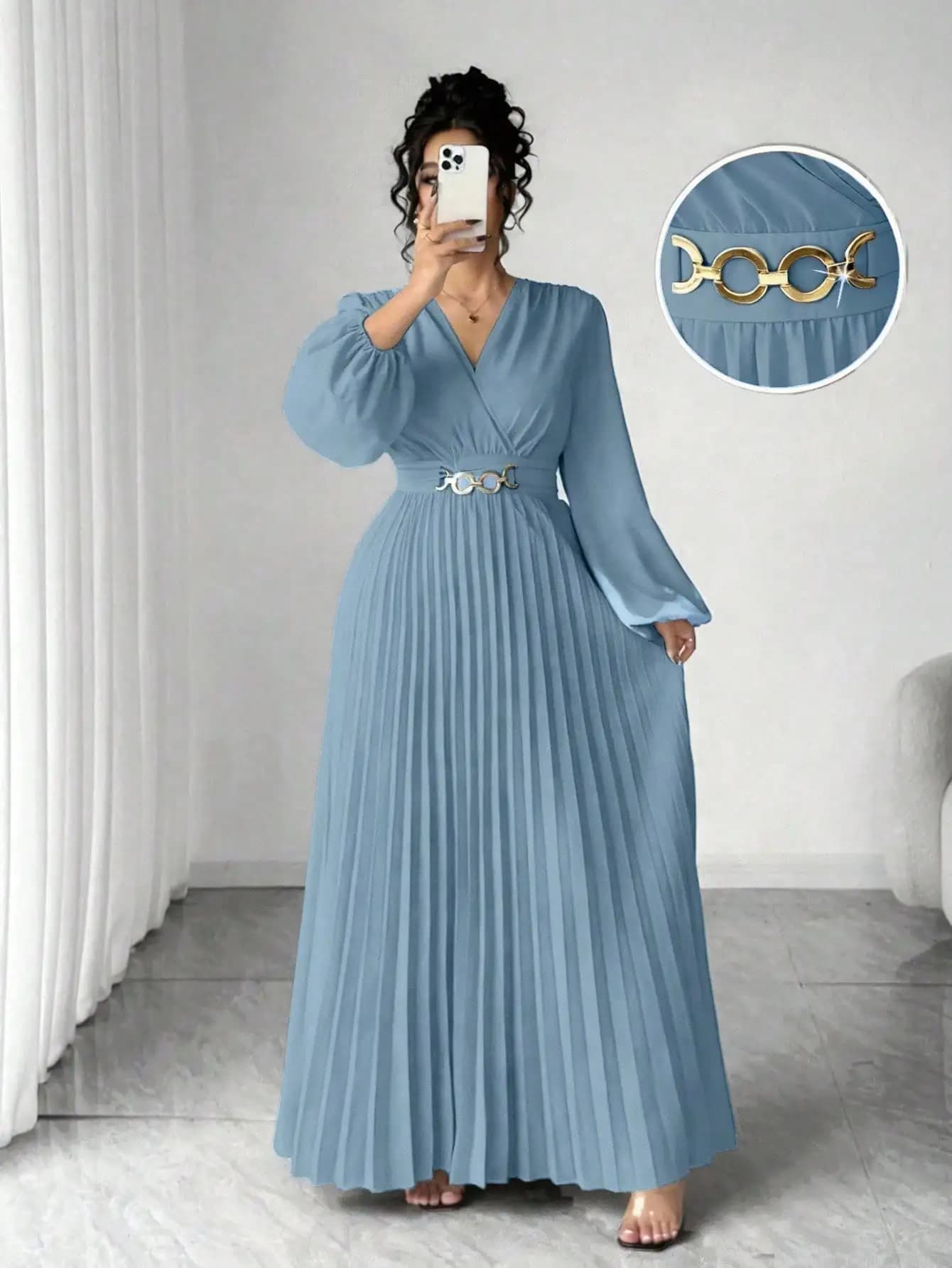 Abito lungo plissettato blu polvere con scollo a V, maniche lunghe, elegante, lunghezza maxi, con cintura con fibbia in metallo