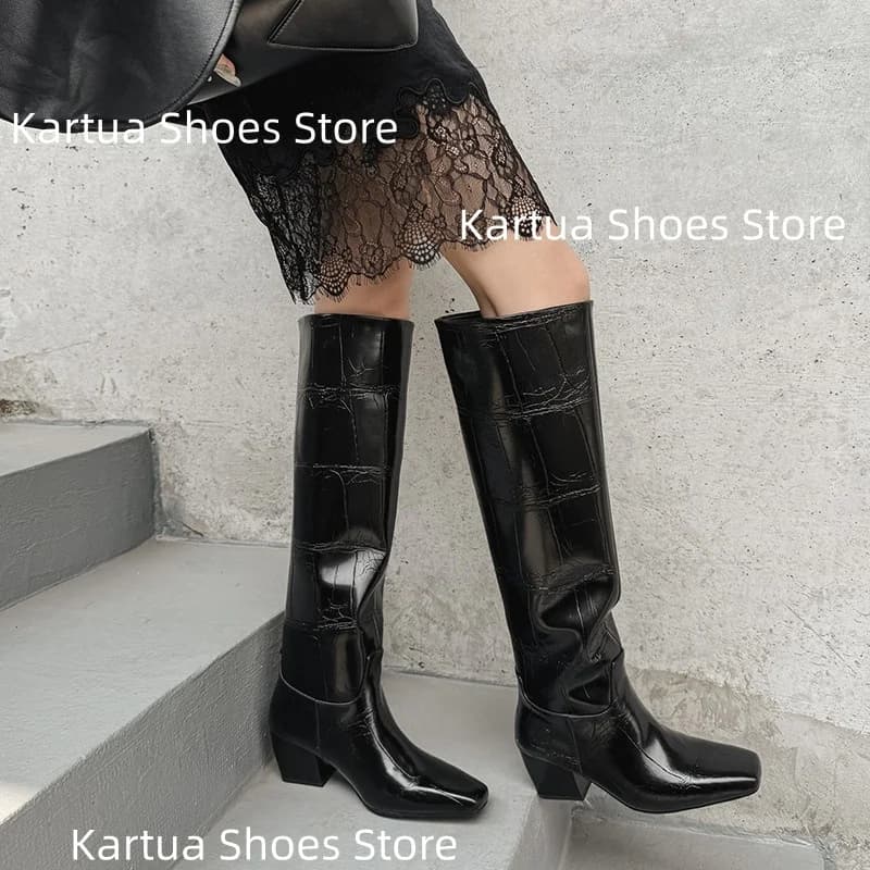 Stivali al ginocchio con motivo coccodrillo da donna Punta quadrata Tacco largo Design moderno e lussuoso Autunno Ladies Classic Daily Street Botas