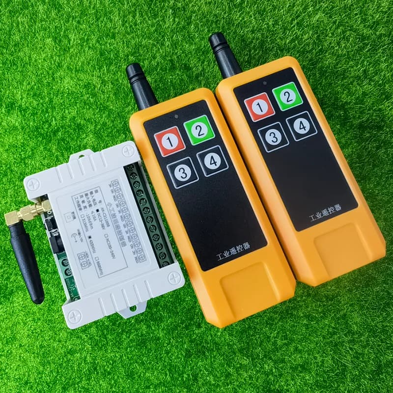 Ricevitore radio con interruttore di telecomando wireless DC 12V 24V 4CH RF a settore industriale con telecomando a lunga distanza 100M-2000M