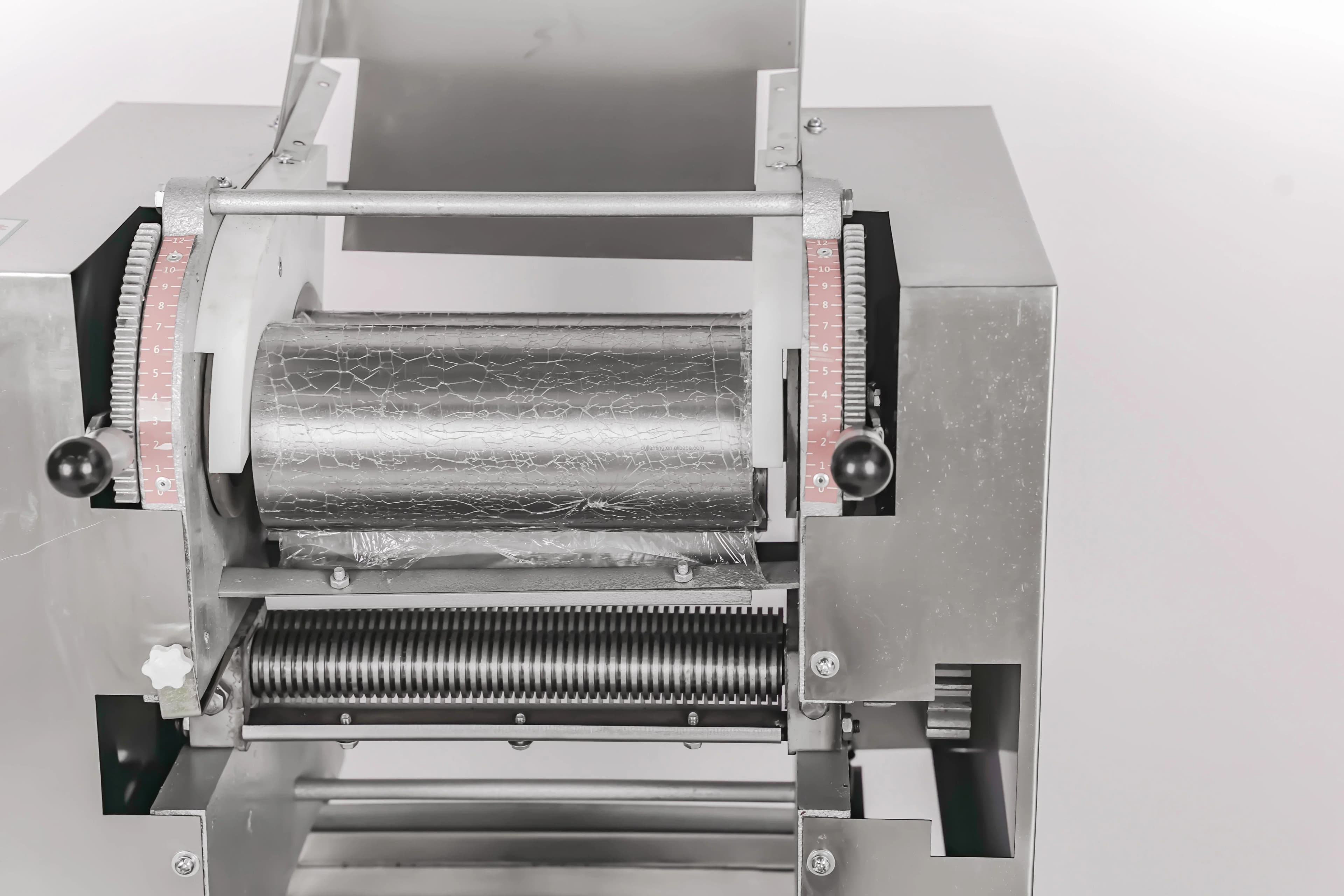 - Tagliatelle automatiche Macchina per pasta completamente automatica Piccola macchina per pasta Gnocco in acciaio inossidabile Macchina per fare la pelle Miscela Grinde