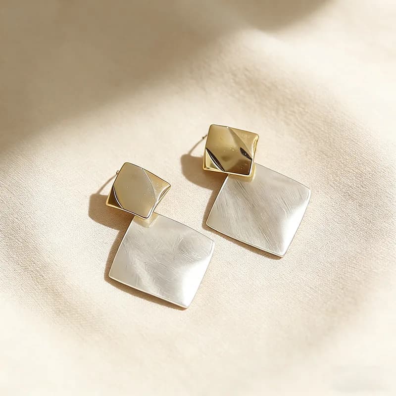 Women's Premium Multi-tone Diamond-shaped Stud Earrings, Versatile Brushed Square Contrast Geometric Light Luxury Commuter Ear Jewelry