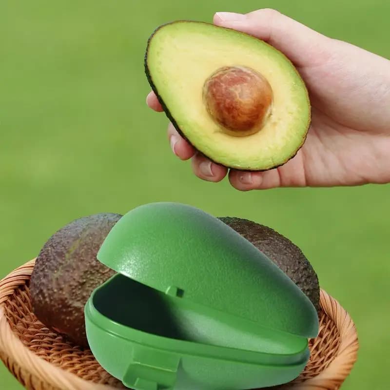 Contenitore salvaspazio in plastica per frutta, organizer per frigorifero, gadget verde per conservare l'avocado.