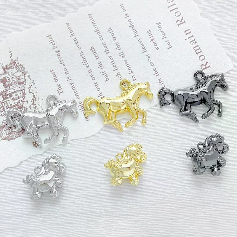 2 pz/lotto carino in lega di zinco double-sided cavallo da corsa pendenti con ciondoli per accessori orecchini braccialetto collana fatta a mano fai da te