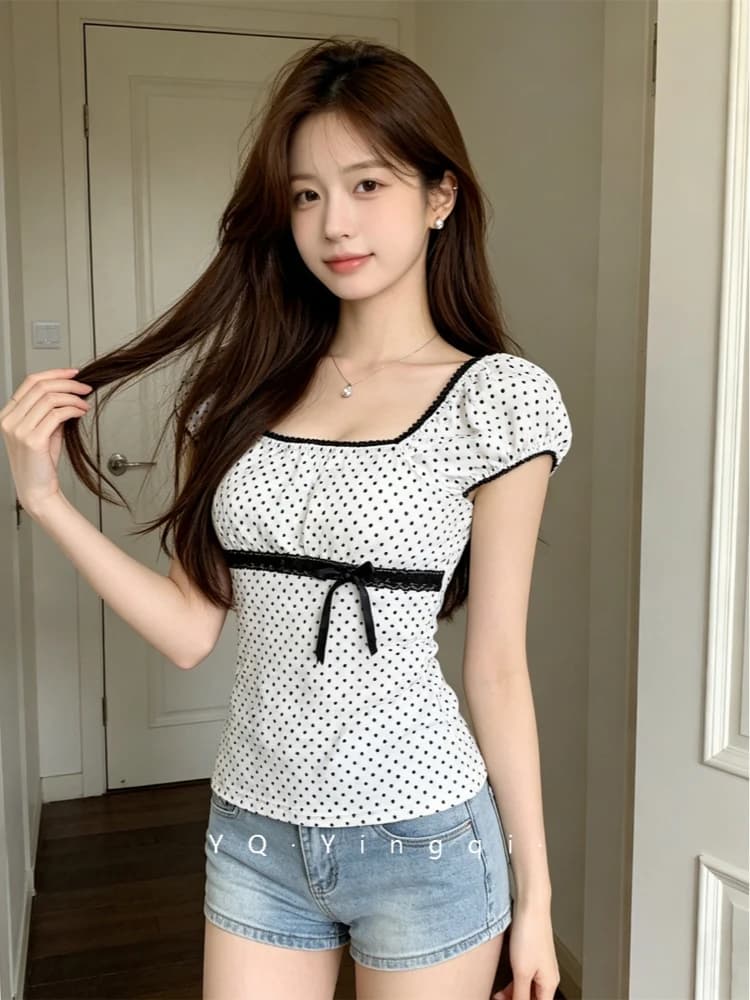 Nuova T-shirt Estiva 2026 Pure Desire con Colletto Quadrato, Pizzo e Fiocco in Vita, Top Corto Modellante