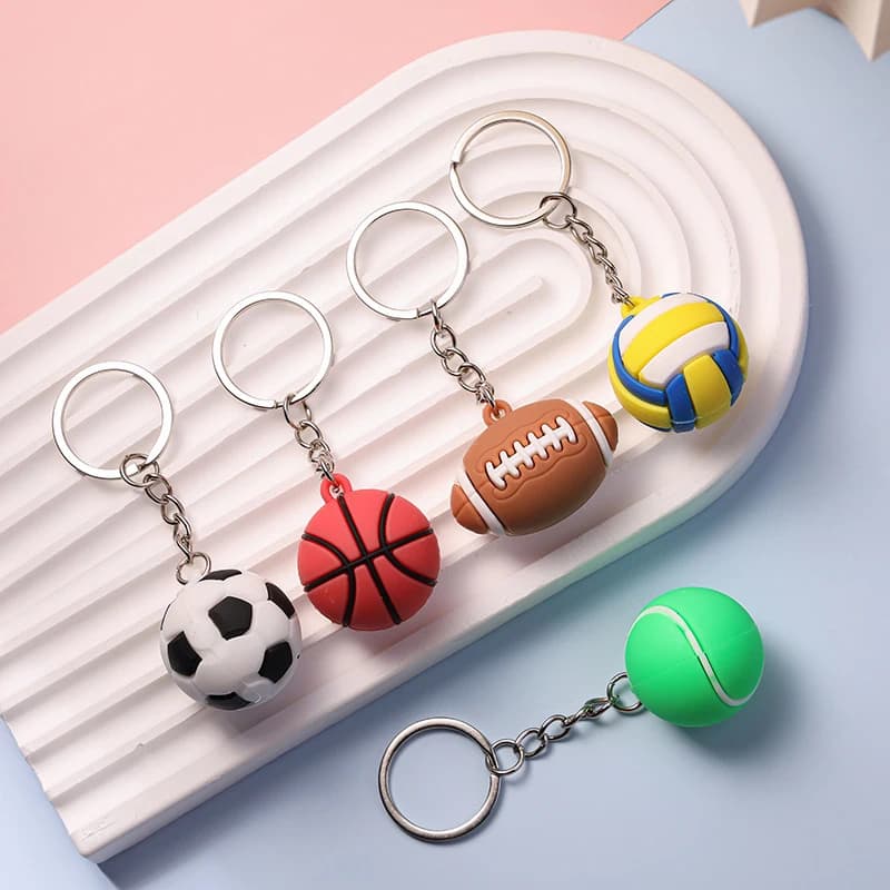 Portachiavi in PVC Creativo a Forma di Pallone da Calcio, Basket, Pallavolo, Tennis, Rugby, Mini Anello Portachiavi, Ciondolo per Zaino, Accessori per Auto, Regalo