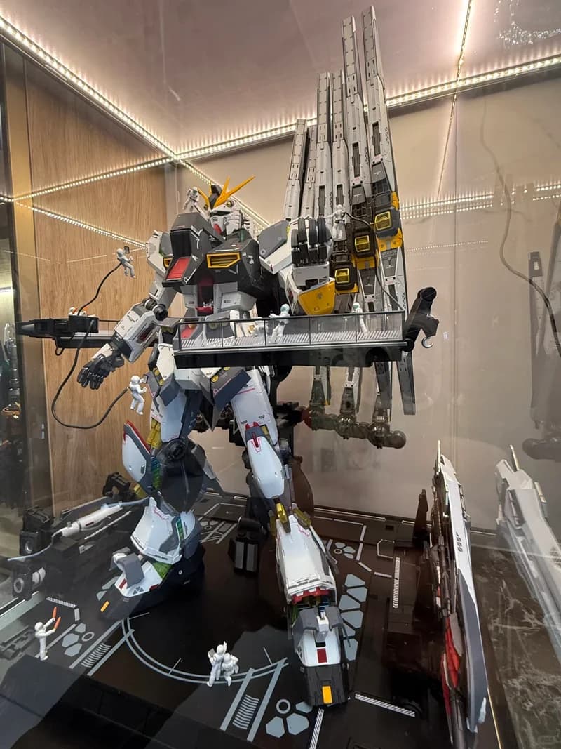 【DISPONIBILE】Daban 1/60 PG RX-93 V Action Figure con Struttura in Metallo Dotata di Cannone Flottante Modello da Collezione Giocattolo per Bambini