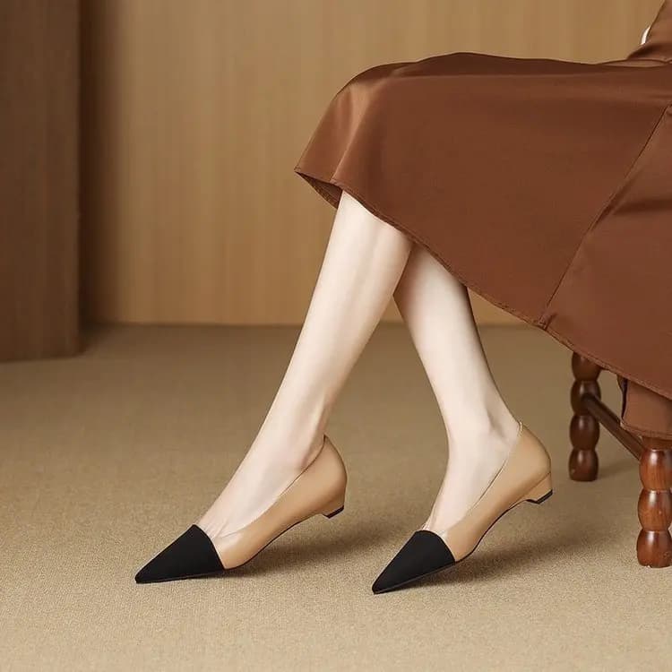 Scarpe da donna francesi con tacco alto, eleganti e raffinate, con punta aperta, perfette per l'ufficio.