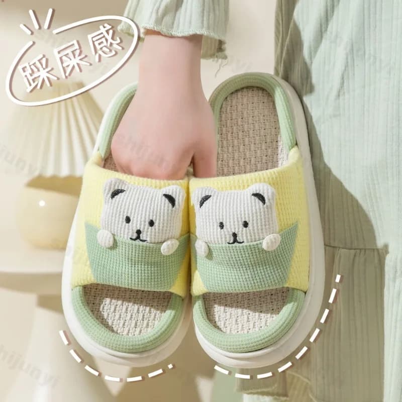 Pantofole di lino da donna Autunno Inverno 2025 Pantofole da cartone animato Punta chiusa antiscivolo Pantofole da casa per orsi comfort per camera da letto interna da donna