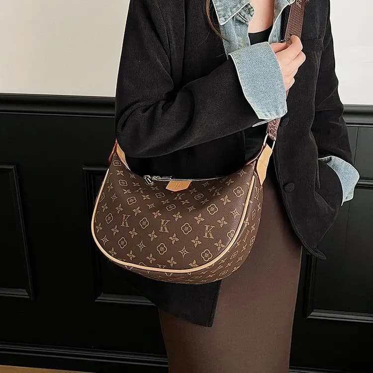 Borsa fasciatoio di lusso ispirata al vintage: elegante borsa a tracolla da donna con logo a lettere di design e funzione tote grande