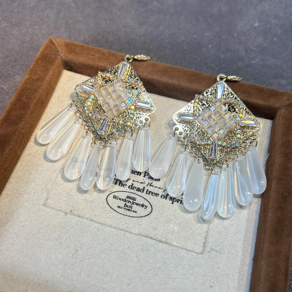 New Chinese-style super fairy love matte tassel, shoulder sweeping fashion versatile gold-plated light luxury tassel ethnic styl