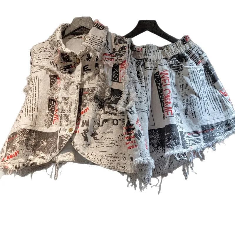 Chic Donna Giornali Lettere Stampate Bordi con frange Gilet di jeans Gilet di jeans Cardigan da cowboy sfilacciato + Pantaloncini a gambe larghe Set da 2 pezzi