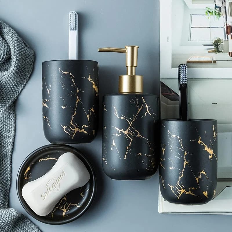Set di accessori da bagno in ceramica nordica oro opaco Set di dispenser di sapone/portaspazzolino/bicchiere/portasapone lussuoso set di lavaggio