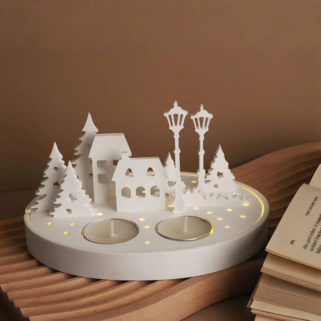 Portacandele a forma di scena di strada, realizzati in argilla, gesso e stampi in silicone, con decorazioni calde come alberi e cristalli