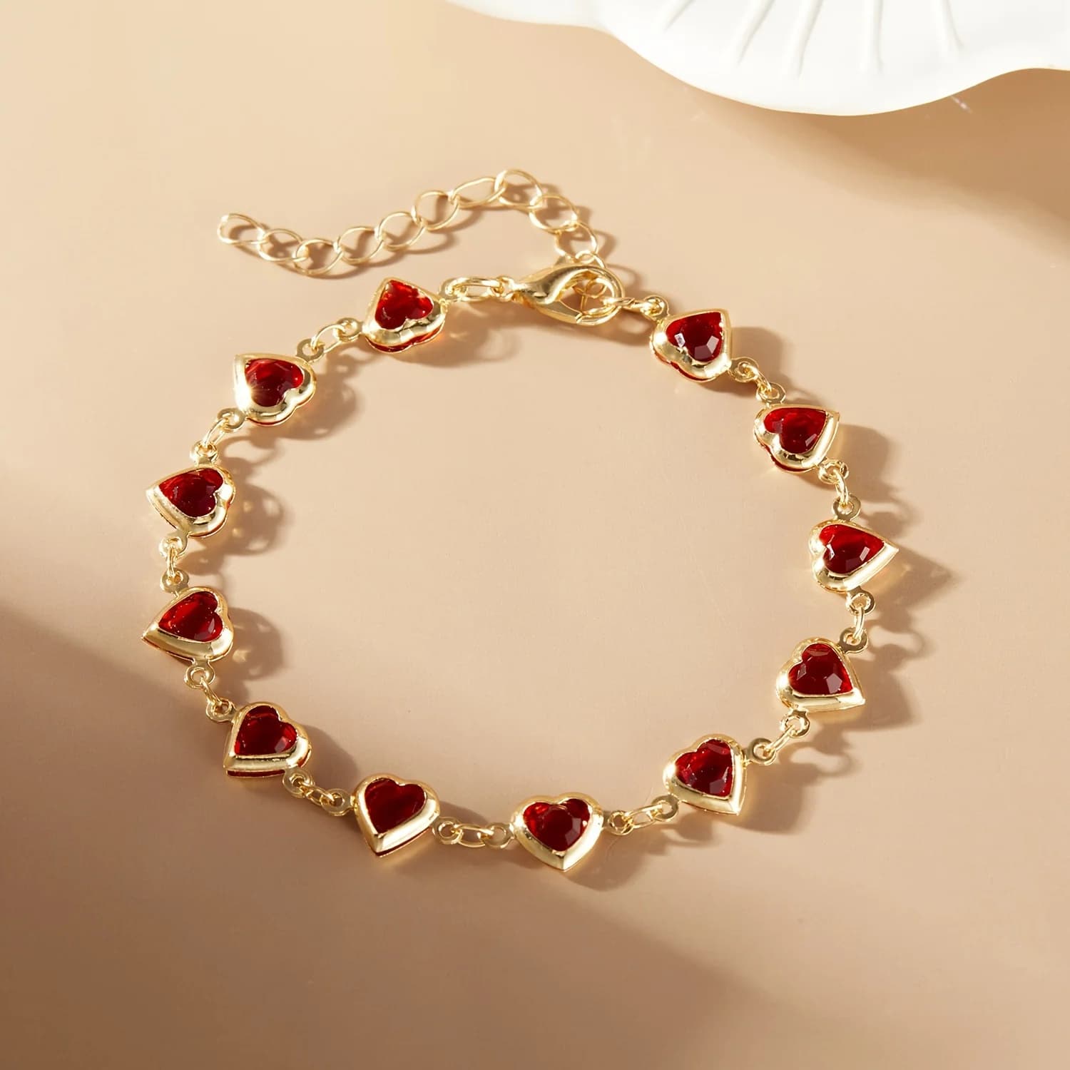 Random Quantity of Hearts, 1 Women's Bracelet, Red, Versatile and Simple, Suitable for Daily Wear