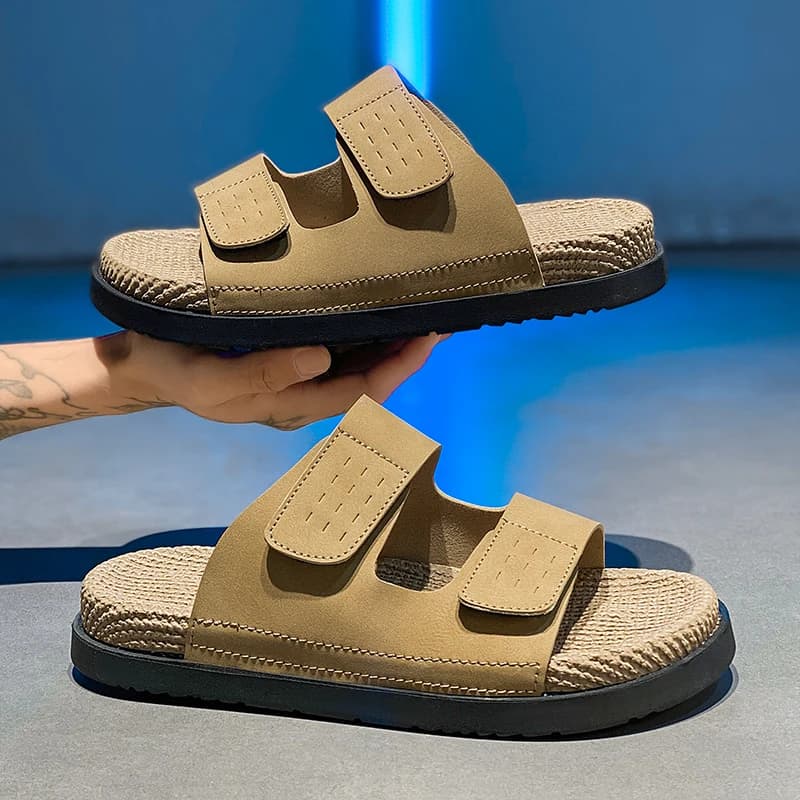 Sandali da Uomo 2026 Nuova Collezione Primavera Antiscivolo in Vera Pelle con Suola Morbida Casual Sportivi Ciabatte da Spiaggia Stile Coreano di Tendenza