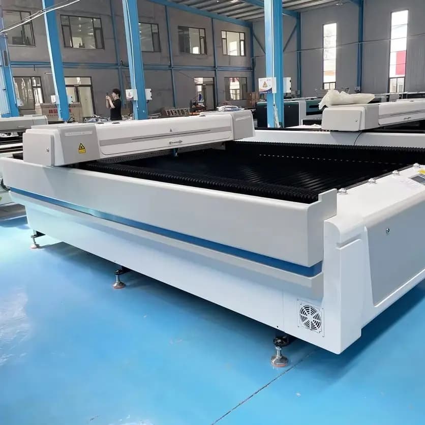 Fornitura in fabbrica Vendita calda 1300 * 2500mm CNC Falegname 1325 Macchina da taglio laser per taglierina per incisore laser in plexiglass per legno