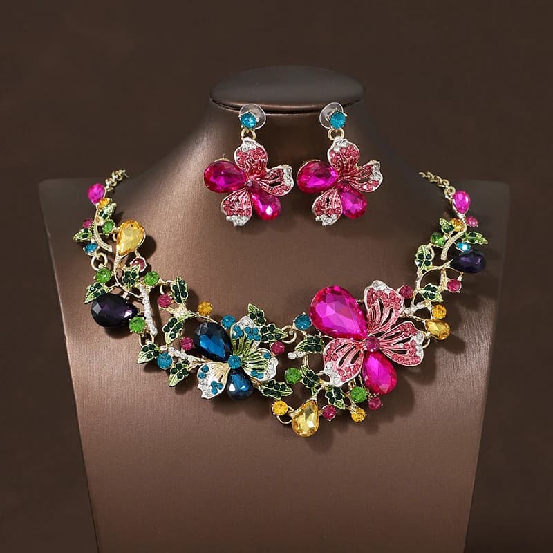 Oggetti di scena decorativi Stile da sogno Romantico abbagliante Collana da donna Orecchini Set da 3 pezzi per occasioni importanti