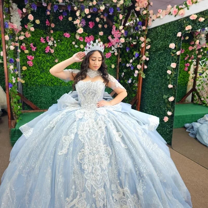 Abito Quinceanera blu acqua lucido con glitter di cristallo Decalcomania Coda lunga Stratificazione di pizzo Fiocco Abiti da 15 Quinceanera Personalizza