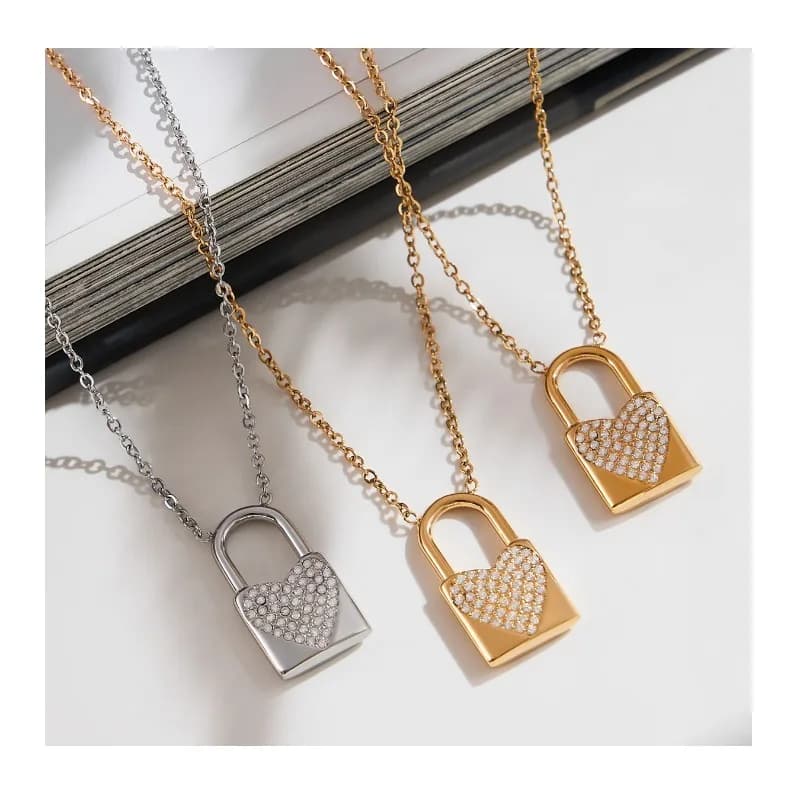 Nuova Collana con Ciondolo a Lucchetto d'Amore in Acciaio Inossidabile con Zirconi e Diamante di Seattle, Placcata in Oro Vero e Non Sbiadisce