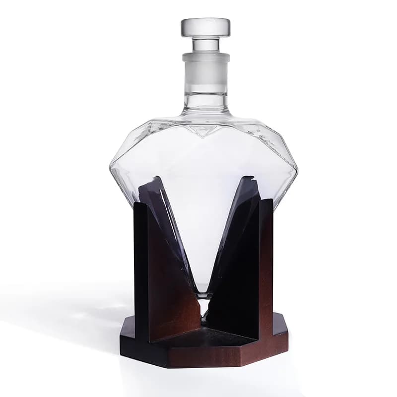 Diamond-Cut Whiskey Decanter 850ml - Borosilicate Glass with Airtight Lid, Premium Barware for Gin & Rum, Elegant Gift for Men