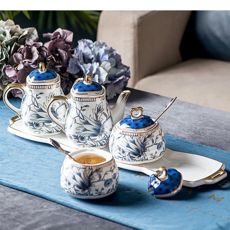 Barattolo di condimento in ceramica di lusso leggero Set di pentole per olio con coperchio e vassoio da cucina Sale Pepe Salsa di soia Spezie Casa