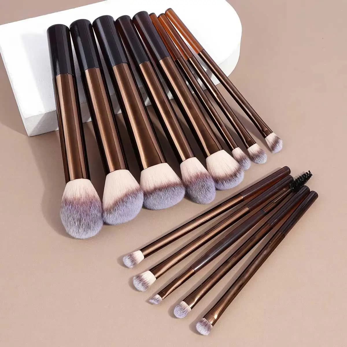 Set di 13 Pennelli per Trucco Professionali: Fondotinta, Correttore, Ombretto, Blush, Polvere e Kabuki - Strumenti Cosmetici Essenziali