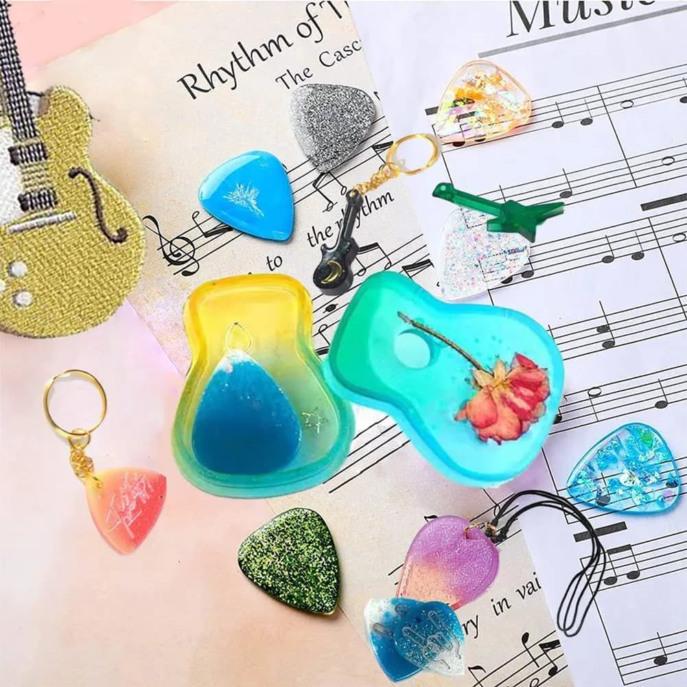 Happy New- 3Pcs Guitar Pick Resin Molds Guitar Triple-cornered Plectrum Silicone Molds for Resin Casting Guitar Pick Case Mold
