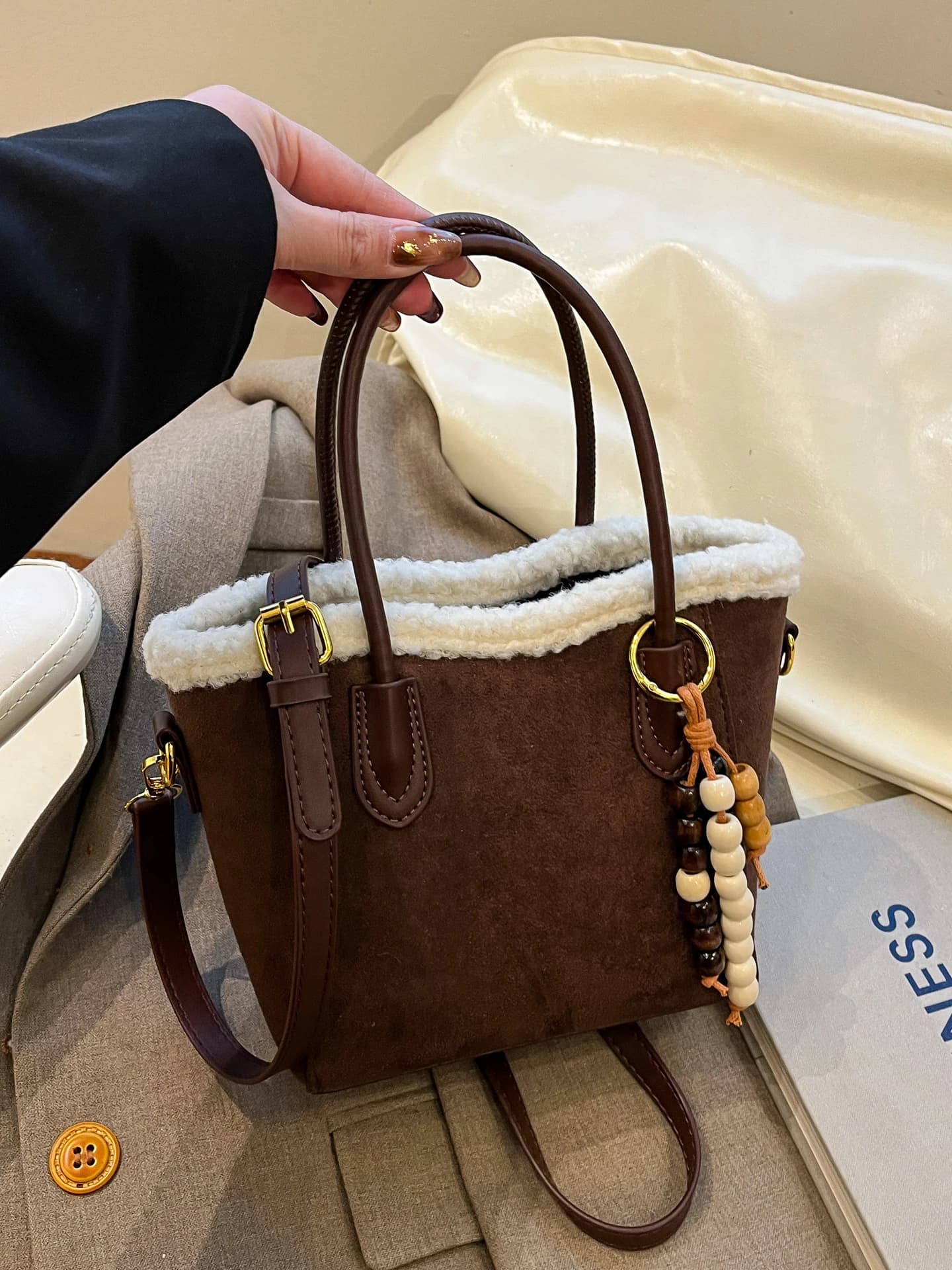 Suede Bucket Bag Women's Plush Crossbody Single Shoulder Bag Retro Lamb Fur Bucket Bag Korean Style Casual Fashion Handbag