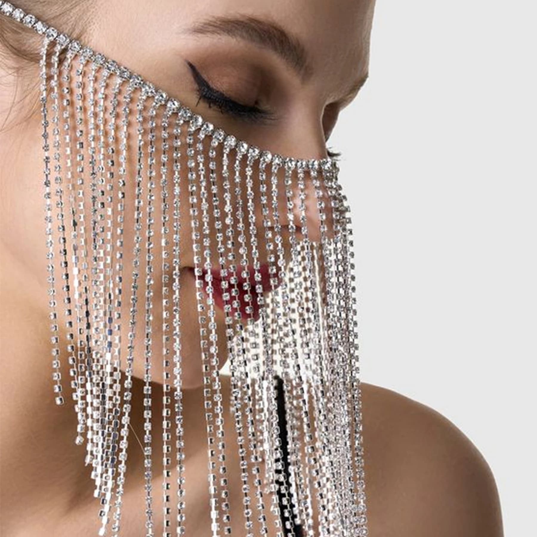Catene di strass multistrato a triangolo alla moda Maschera di gioielli con nappa Catena per il viso da donna personalizzata sexy per banchetti in discoteca