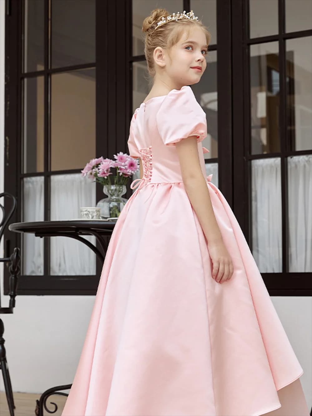 Abito da ragazza di fiori personalizzato per matrimonio Abito da spettacolo per pianoforte per bambina a maniche corte Manica corta in raso rosa con fiocco