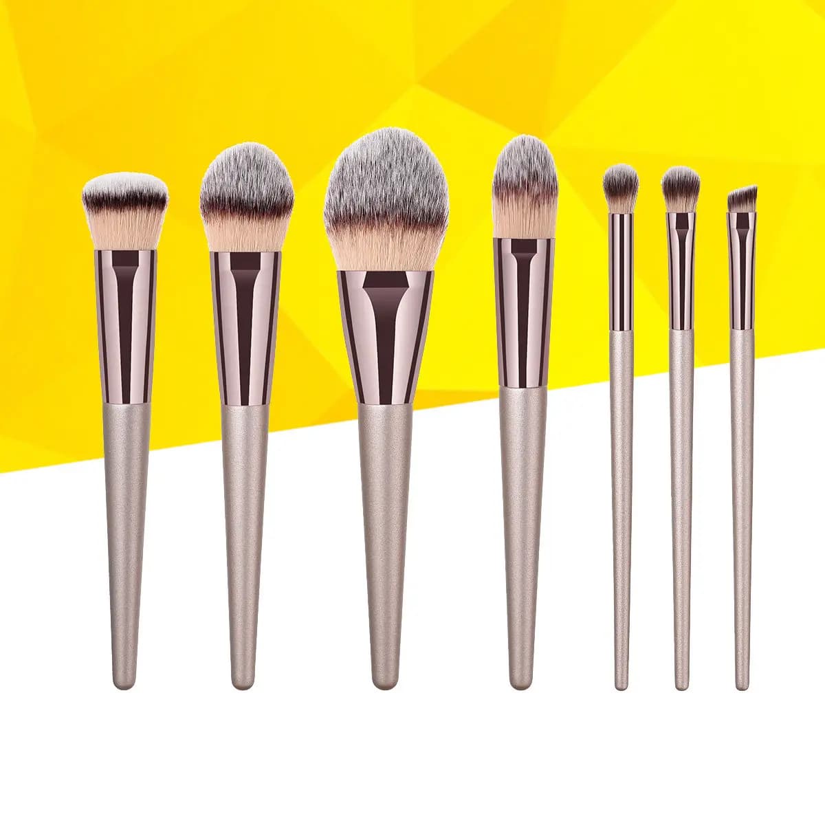 Set di pennelli per trucco da 7 pezzi, pennelli professionali per ombretti, pennelli per cosmetici in fibra di nylon premium, pennelli dorati per uso quotidiano da donna