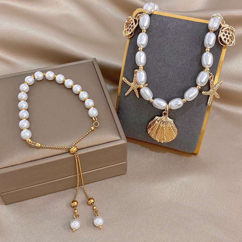 Set di Gioielli AENSOA con Collana con Ciondolo di Perle e Conchiglie e Bracciali, Design alla Moda per Spiaggia e Vacanze, Popolare tra le Donne