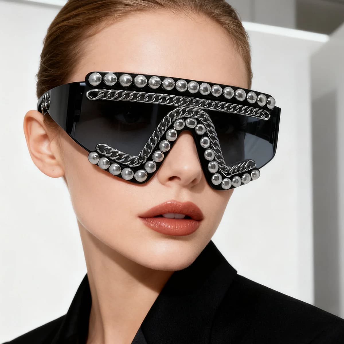 Punk Style One-piece Large Frame Sunglasses with Metal Chain Stud Women and Men Treny Exaggertated Unique Sun Glasses for Party