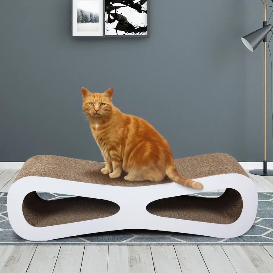 Tiragraffi e lettino per gatti con design funzionale per la protezione dei mobili, colore legno naturale