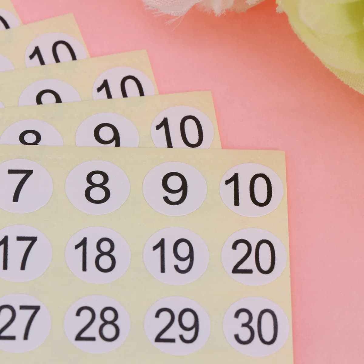 20 Fogli di Adesivi Numerati da 1 a 100, Bianchi con Numeri Grifati, Facili da Staccare, per Superfici Piatte, Cartelle, Scatole, Computer