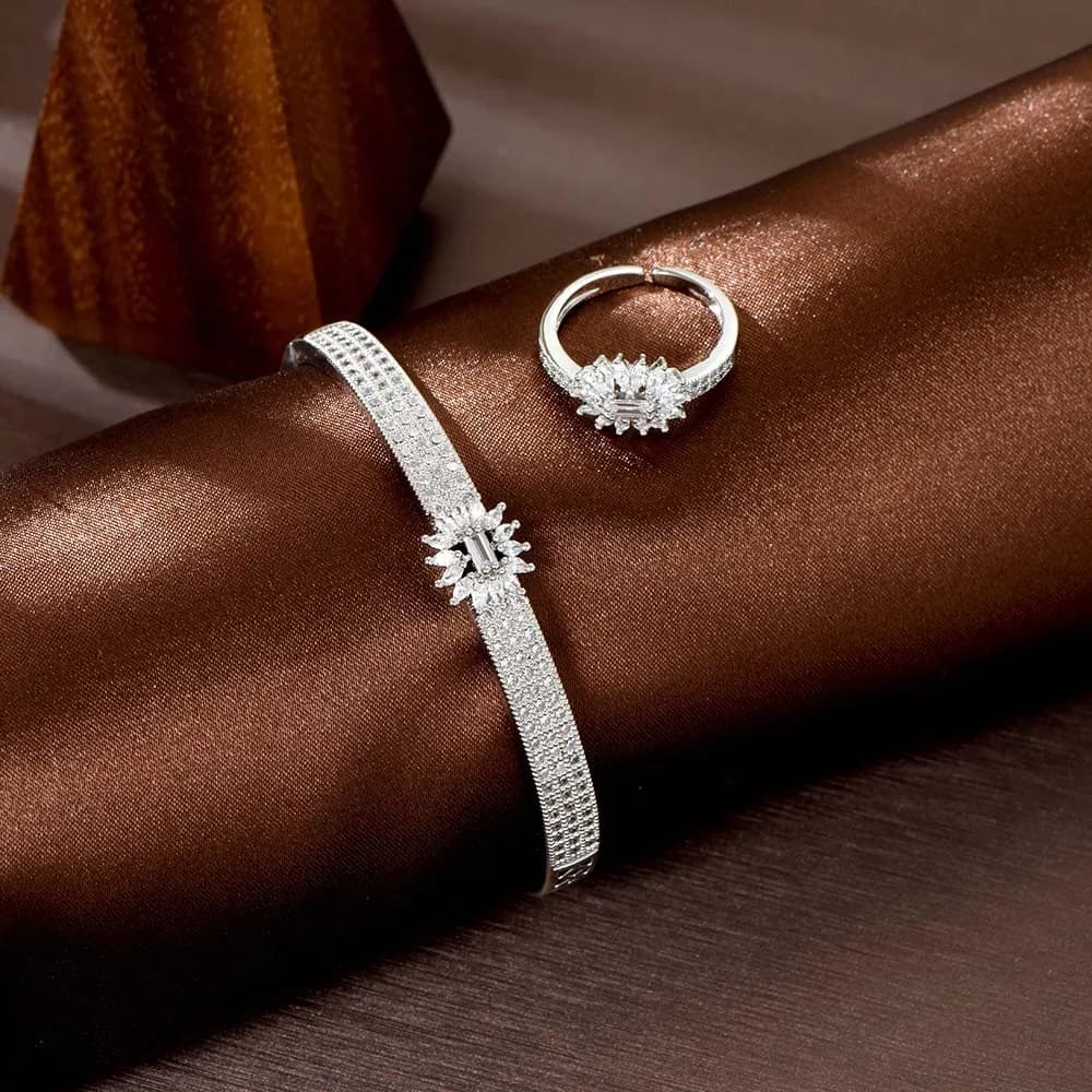 HIBRIDE Girasole Delicato Bracciale Anello Set di Gioielli di 2 Accessori per Abiti da Donna Regalo di Fidanzamento Festa Banchetto S-514