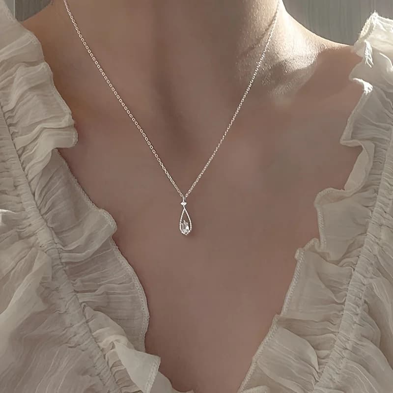 Collana a goccia d'acqua raffinata in stile francese, 1 pezzo, catena da donna per clavicola, adatta per l'uso quotidiano e come regalo.