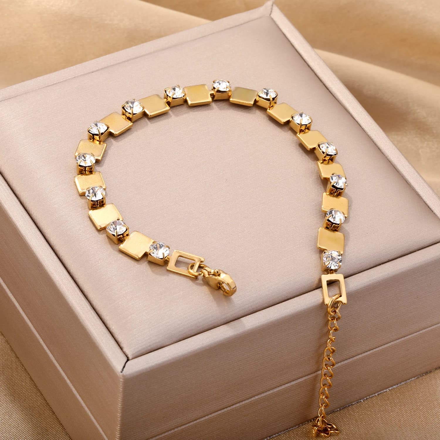 Bracciali di Lusso Creativi per Donne con Zirconi Cubici, Colore Oro, Geometria Quadrata in Acciaio Inossidabile, Semplici Gioielli da Matrimonio