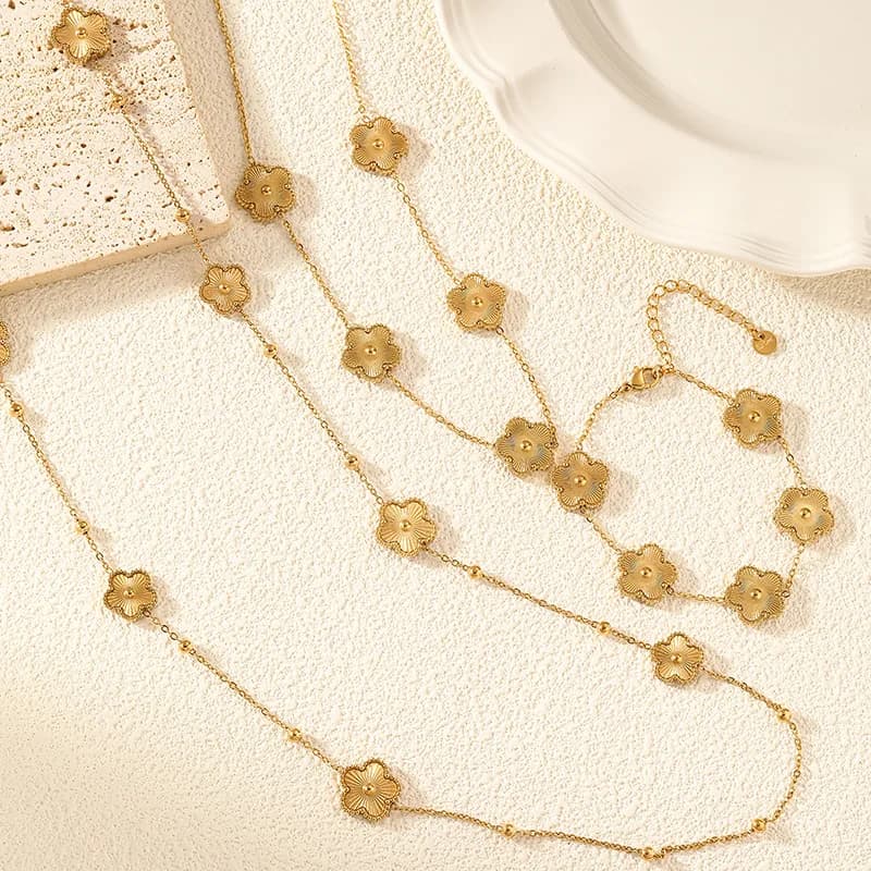 Temperament gold-plated flower bracelet simple light luxury stainless steel metal fashion versatile jewelry does not fade new European and American