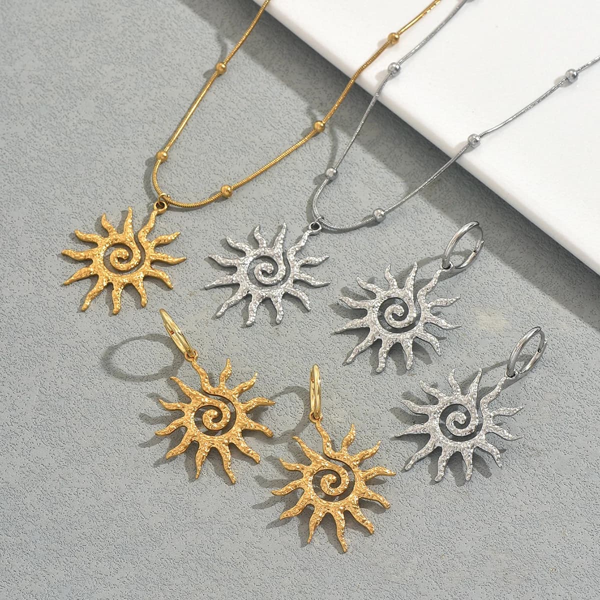 Set di gioielli bohémien a forma di sole, collana artistica con catena di perline color oro/argento, gioielli e regali da indossare ogni giorno da donna