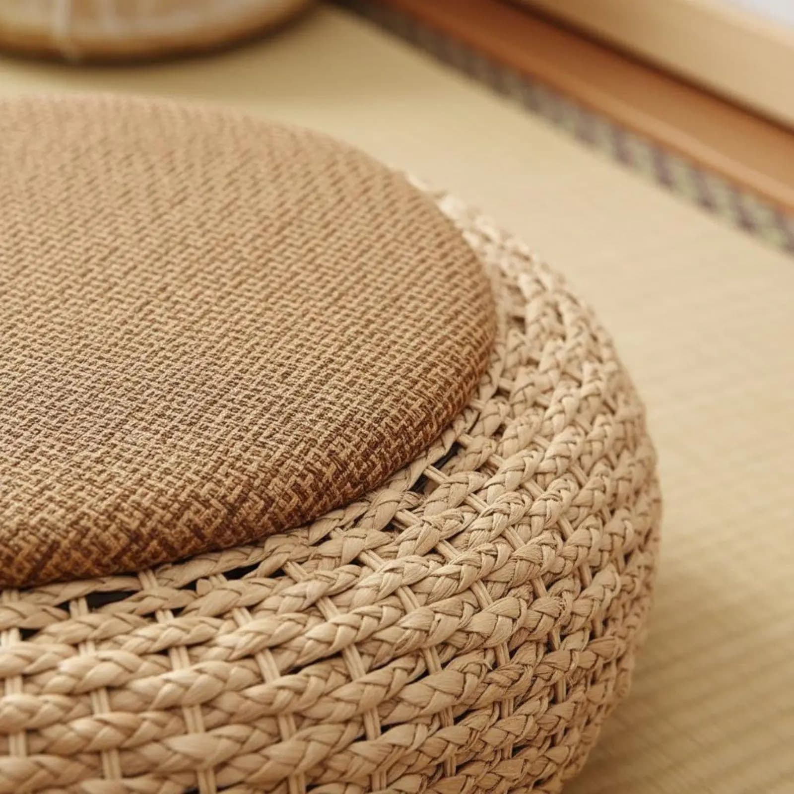 Japanese Tatami Seat Extra Thick Round Tatami Cushion Materials Straw Woven Seat for Meditators, Stretching Exercises