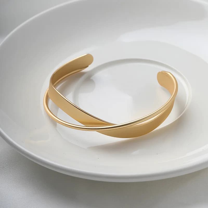 Bracciale Mobius placcato oro regolabile in metallo con geometria irregolare, nuovo design, braccialetto da regalo di lusso da donna per gioielli punk da donna
