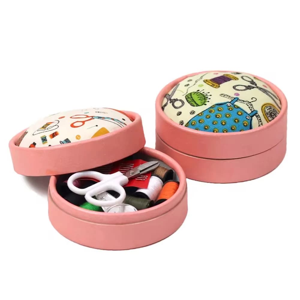 Scatola portatile per kit da cucito domestico con fili da cucito Forbici Mini strumenti da cucito Piccolo fornitore da cucito per principianti